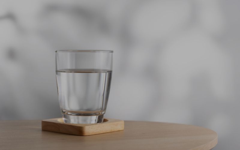beber agua con frecuencia ayuda a la retención de líquidos